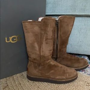 UGG Collection Abree Short - Size 7